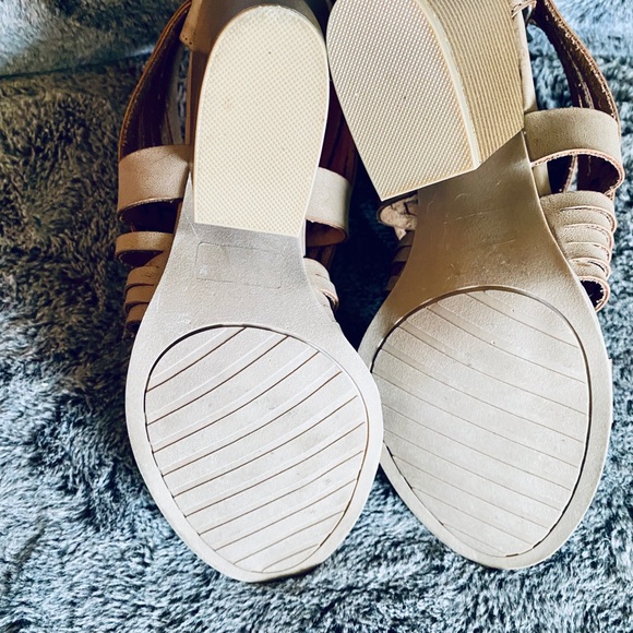 Daytrip Barnes Heeled Sandal Taupe Size 8.5 - Picture 5 of 8